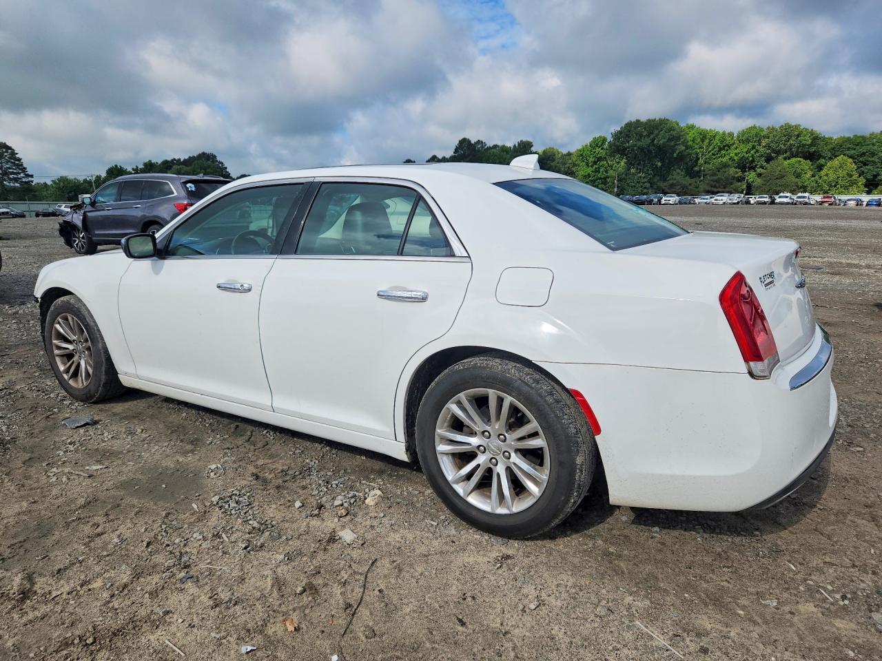 2016 Chrysler 300C - Фото 2