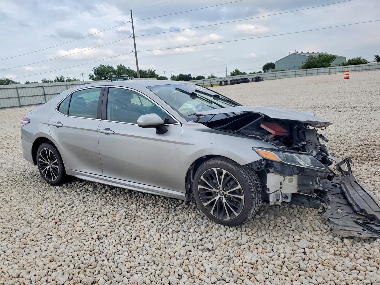 2019 Toyota Camry Se - Фото 4