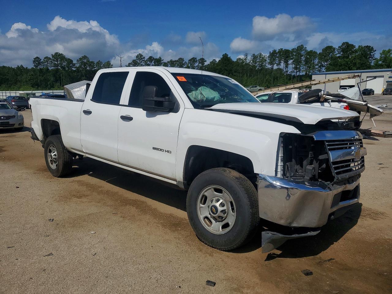 2015 Chevrolet Silverado C2500 Heavy Duty - Image 4