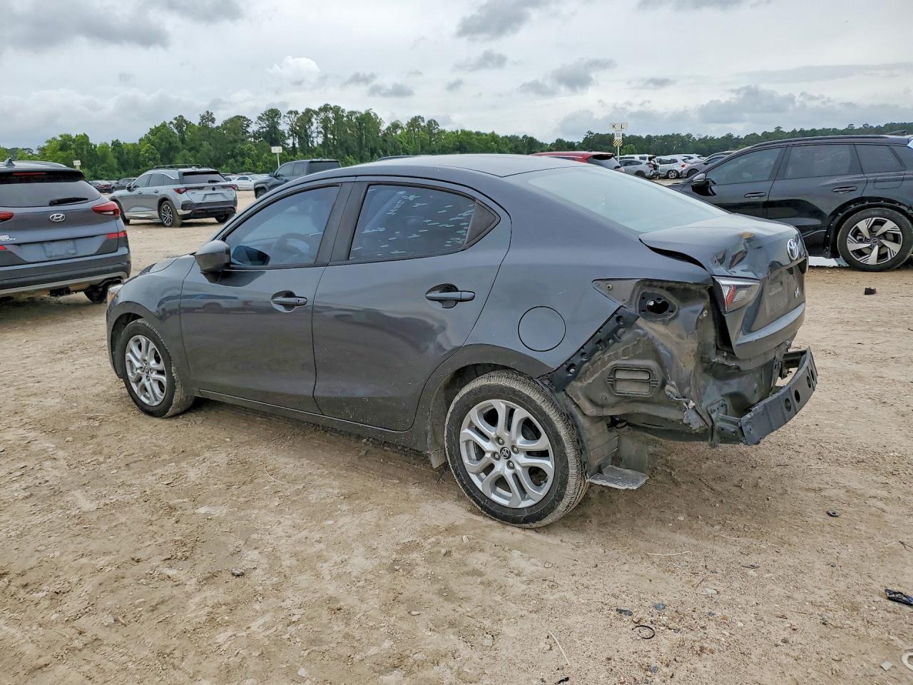 2017 Toyota Yaris Ia Base - Image 2