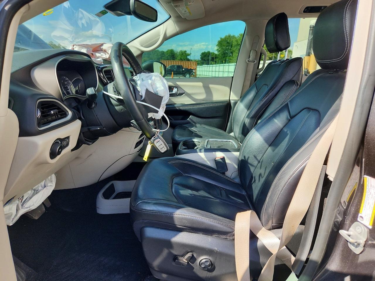 2022 Chrysler Pacifica Touring L - Фото 7