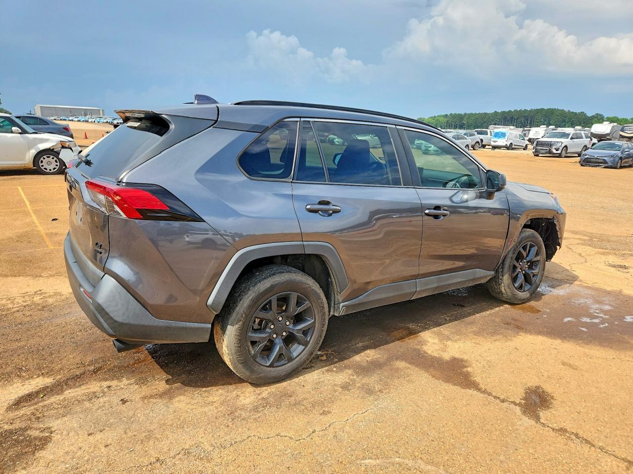 2021 Toyota Rav4 Le - Image 3