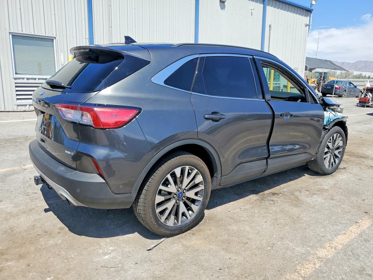 2020 Ford Escape Titanium - Фото 3