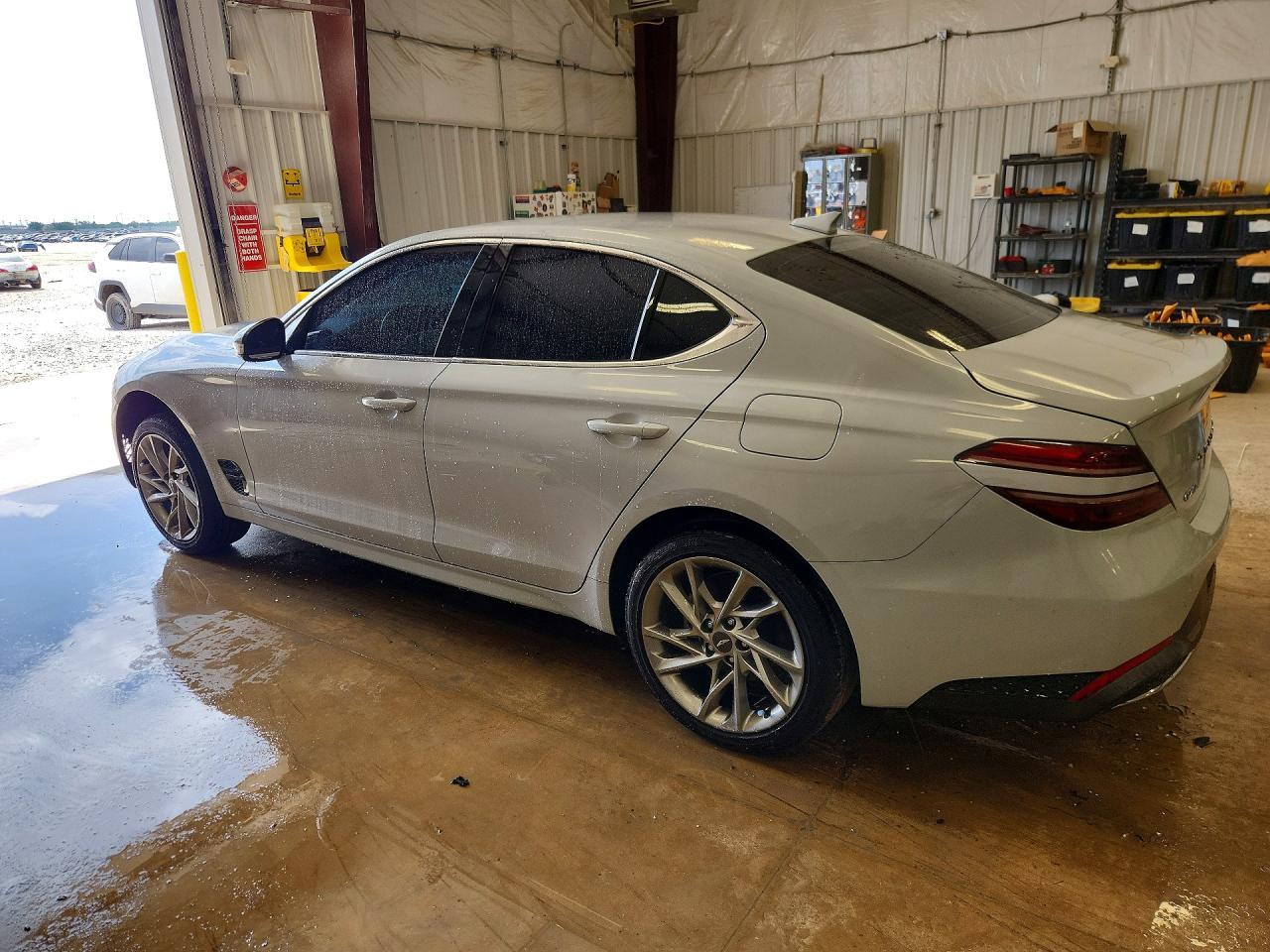 2022 Genesis G70 2.0T - Фото 2