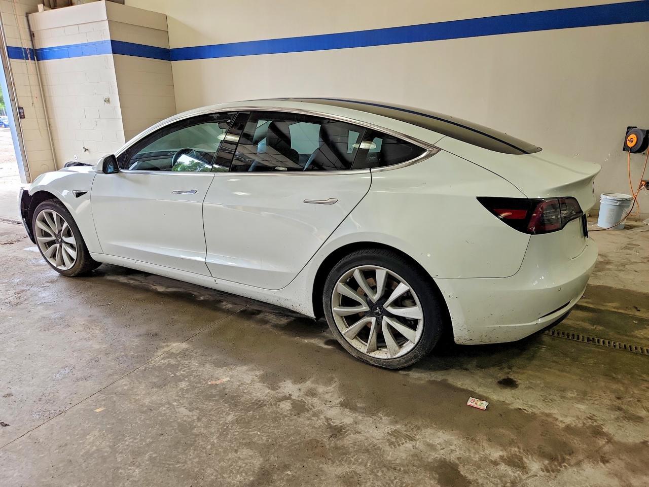 2020 Tesla Model 3 - Фото 2