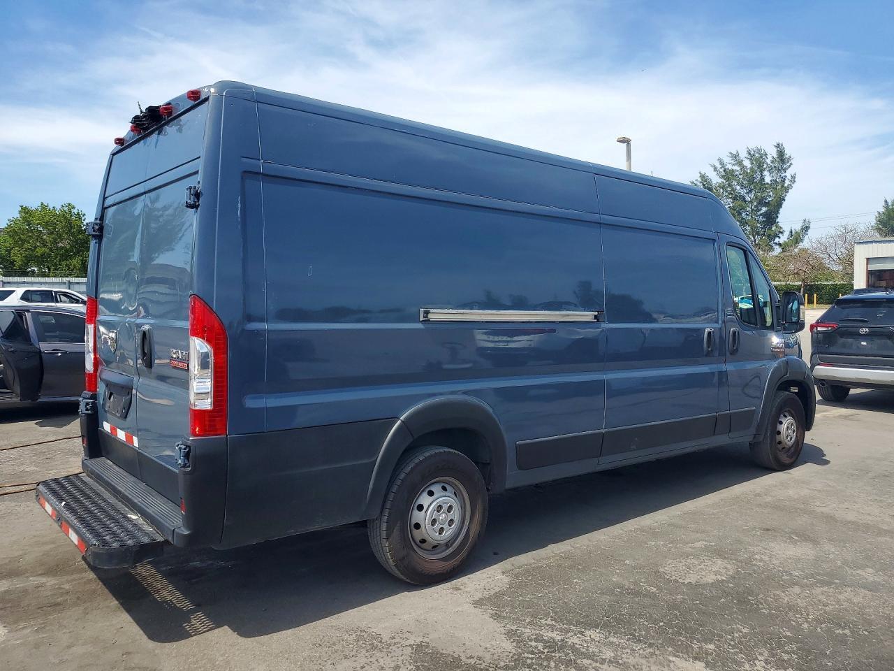 2020 Ram Promaster 3500 Delivery Van - Фото 3