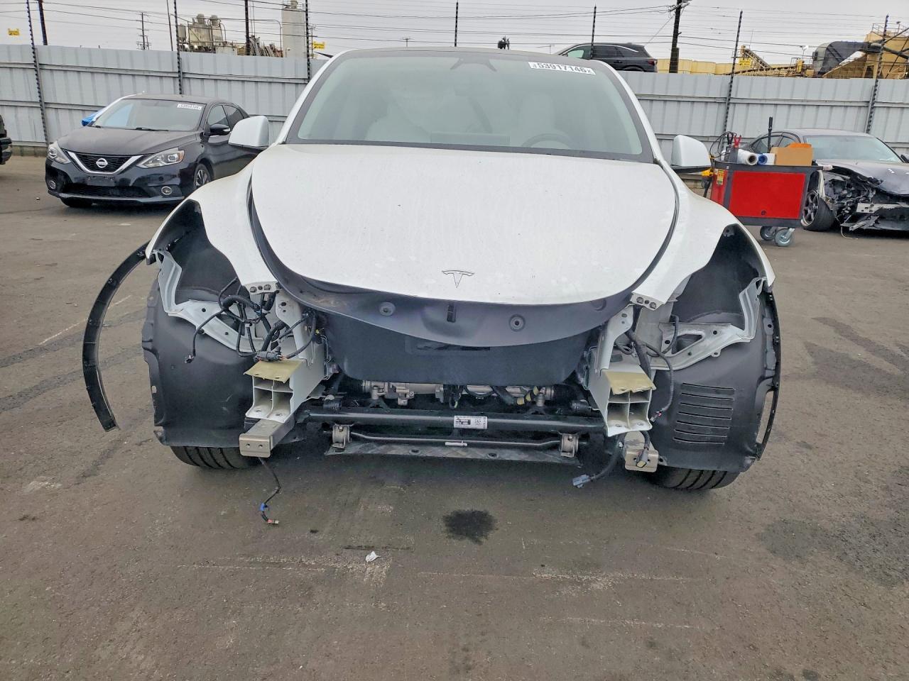 2025 Tesla Model Y - Фото 5