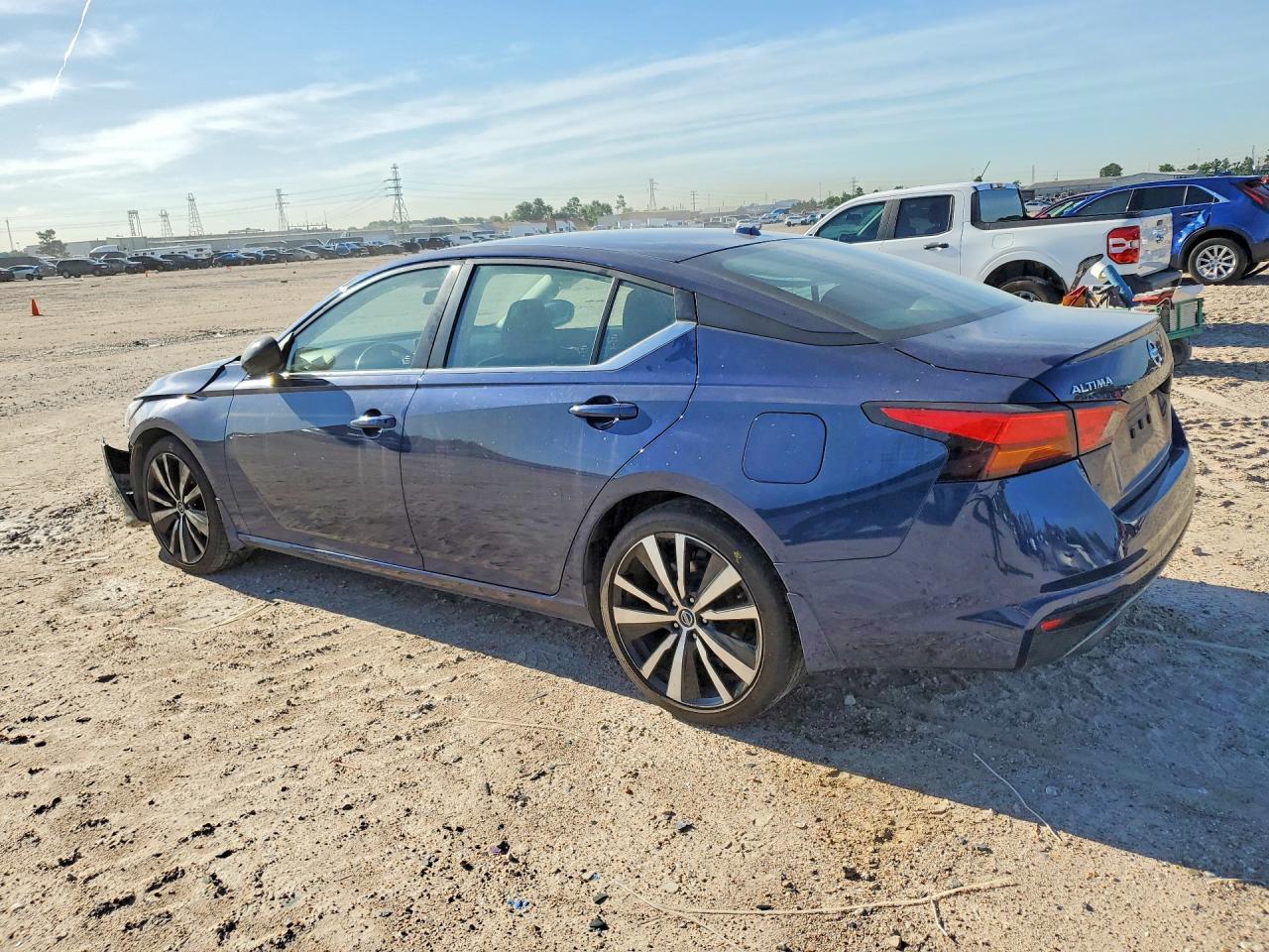 2022 Nissan Altima Sr - Image 2