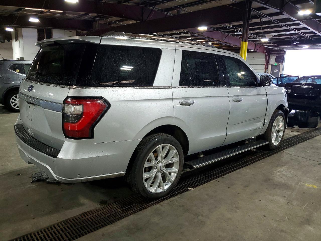 2019 Ford Expedition Platinum - Image 3