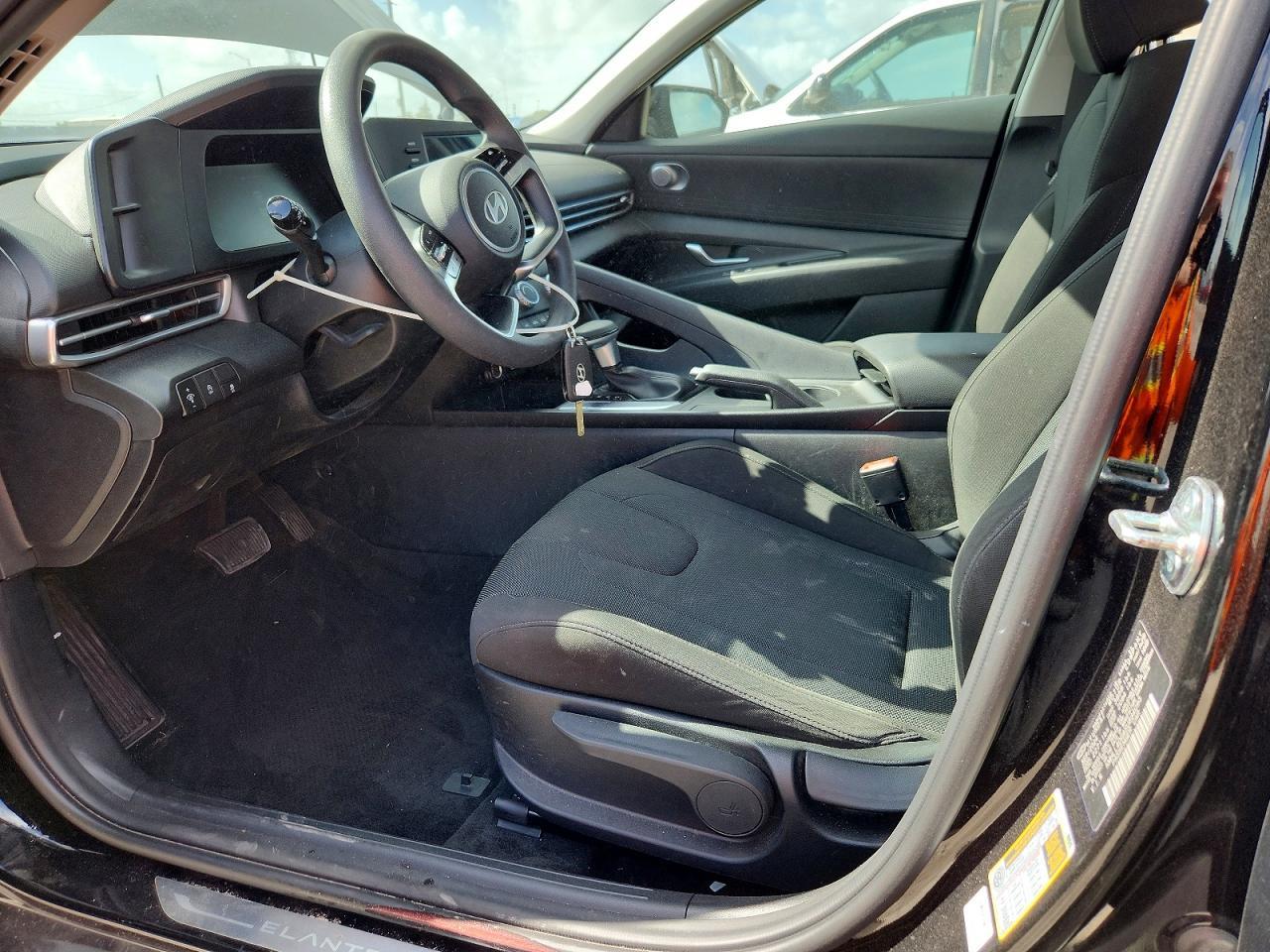 2025 Hyundai Elantra - Фото 7