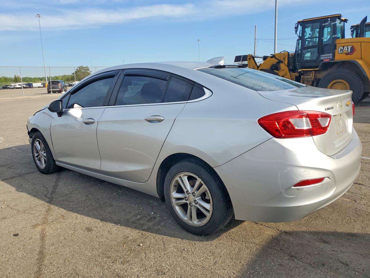 2017 Chevrolet Cruze Lt - Фото 2