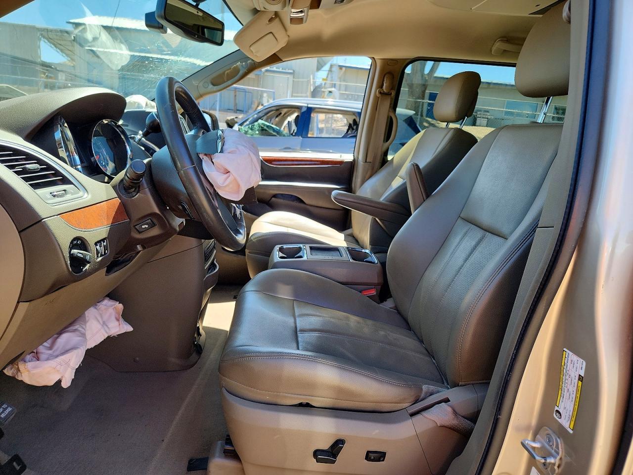 2013 Chrysler Town & Country Touring L - Фото 7
