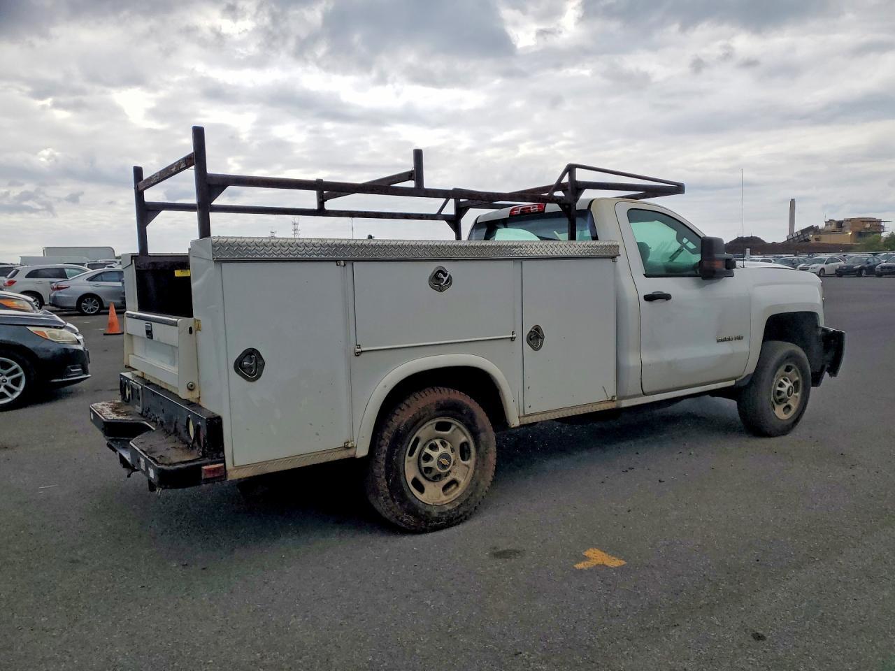 2016 Chevrolet Silverado C2500 Heavy Duty - Фото 3