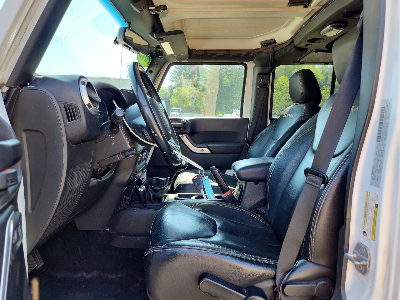 2015 Jeep Wrangler Unlimited Sahara - Image 7
