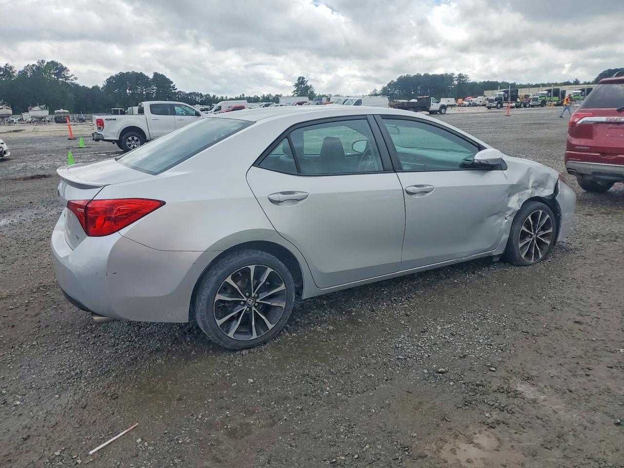 2018 Toyota Corolla Se - Фото 3