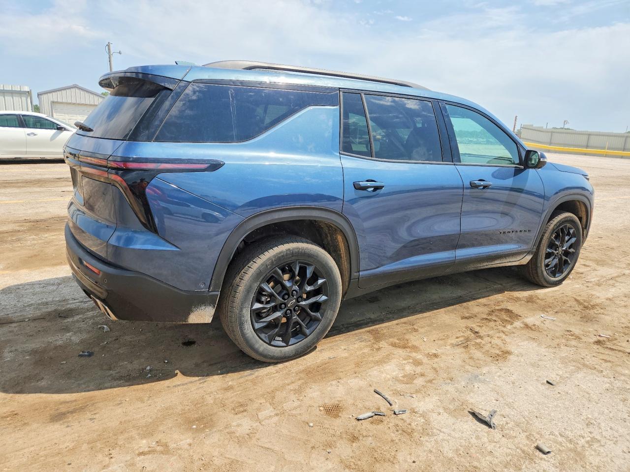 2025 Chevrolet Traverse Lt - Фото 3