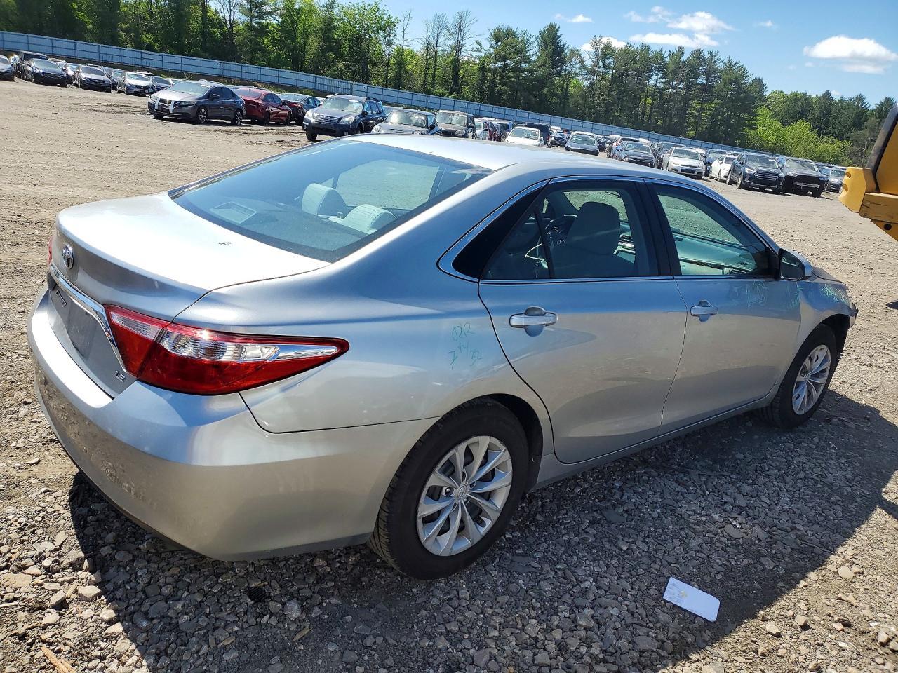 2016 Toyota Camry Le - Фото 3