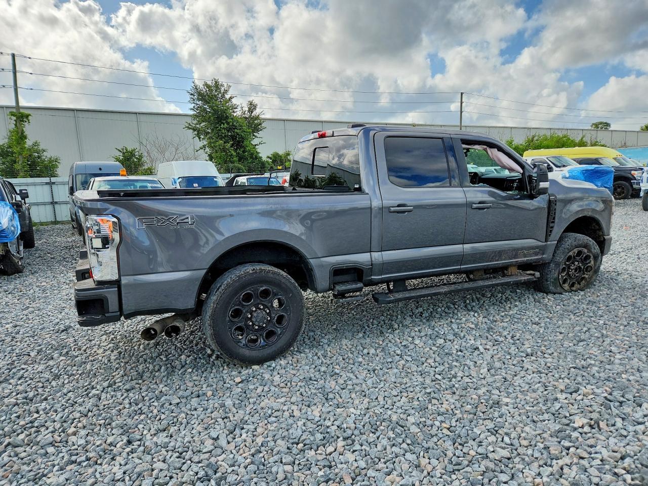 2023 Ford F350 Super Duty - Фото 3