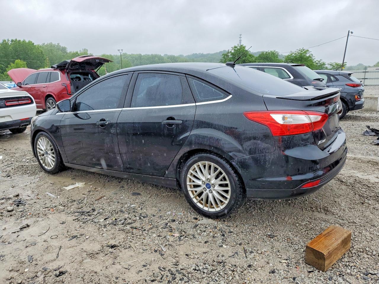 2014 Ford Focus Titanium - Image 2