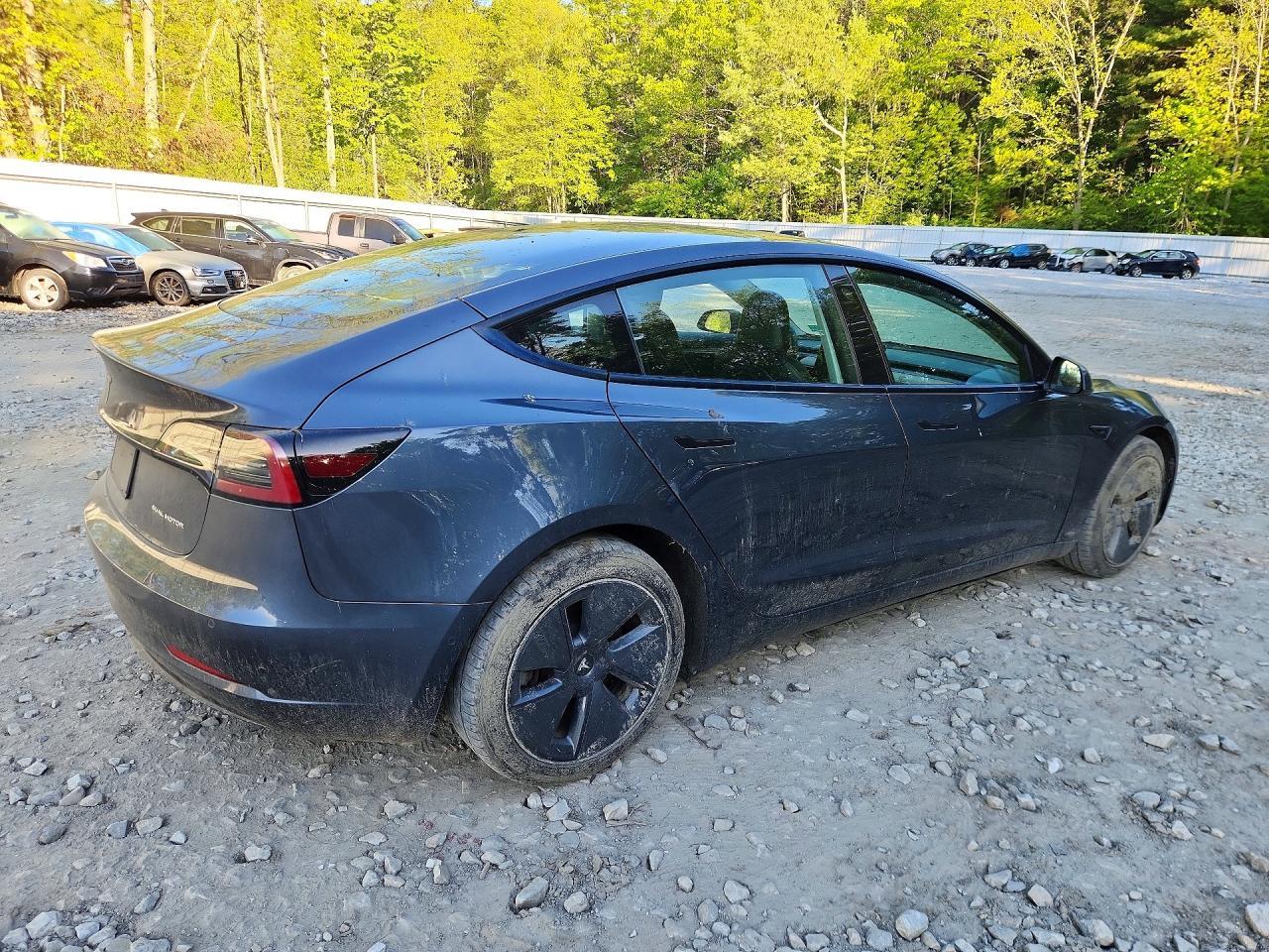 2022 Tesla Model 3 - Image 3