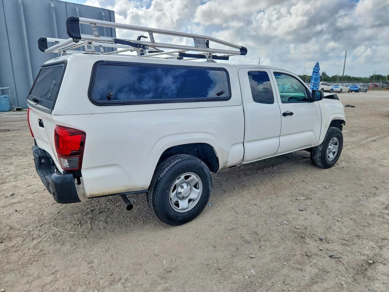 2020 Toyota Tacoma Sr - Фото 3