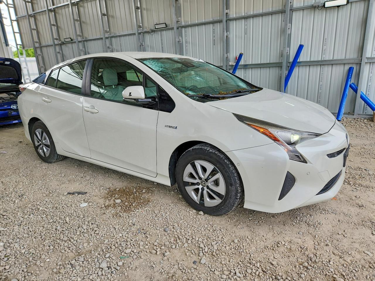 2017 Toyota Prius Two - Фото 4