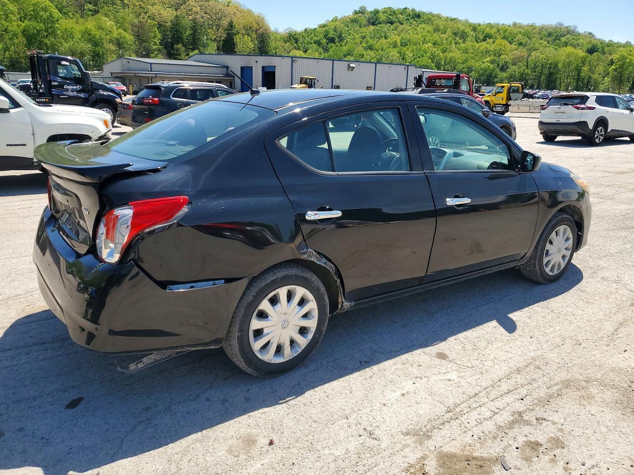 2019 Nissan Versa Sv - Image 3
