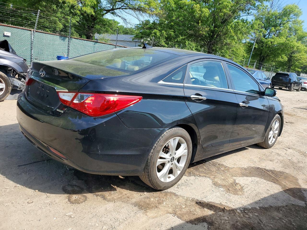 2013 Hyundai Sonata Limited - Image 3