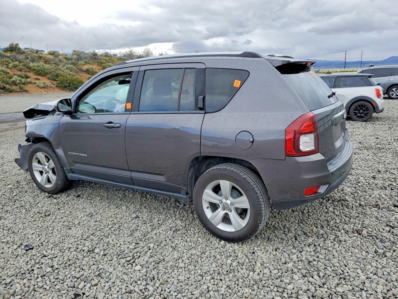 2016 Jeep Compass Latitude - Image 2