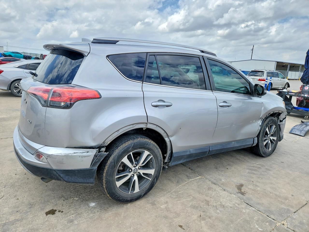 2017 Toyota Rav4 Xle - Фото 3