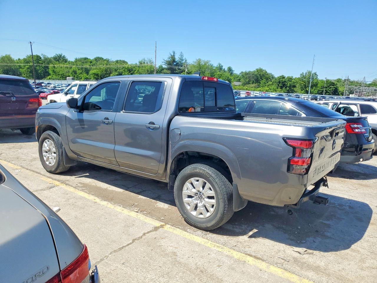2022 Nissan Frontier - Image 2