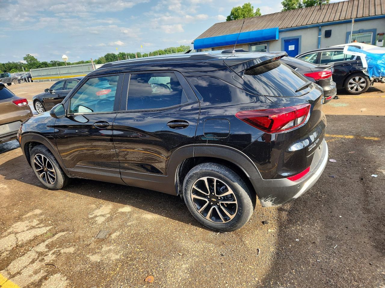 2025 Chevrolet Trailblazer Lt - Image 2