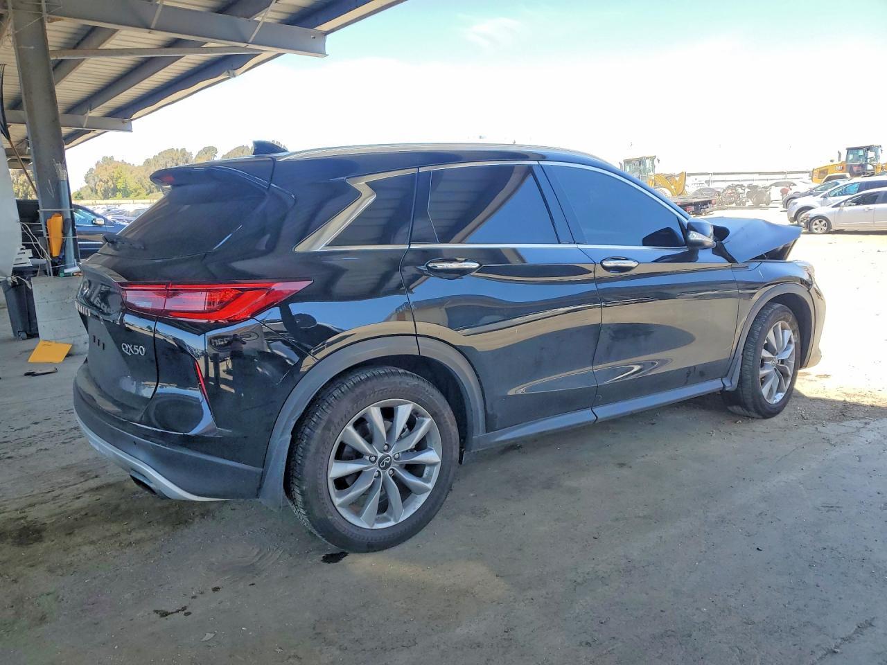 2022 Infiniti Qx50 Luxe - Image 3