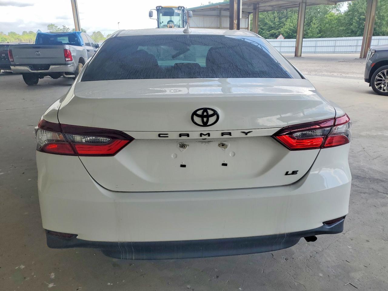 2021 Toyota Camry Le - Фото 6