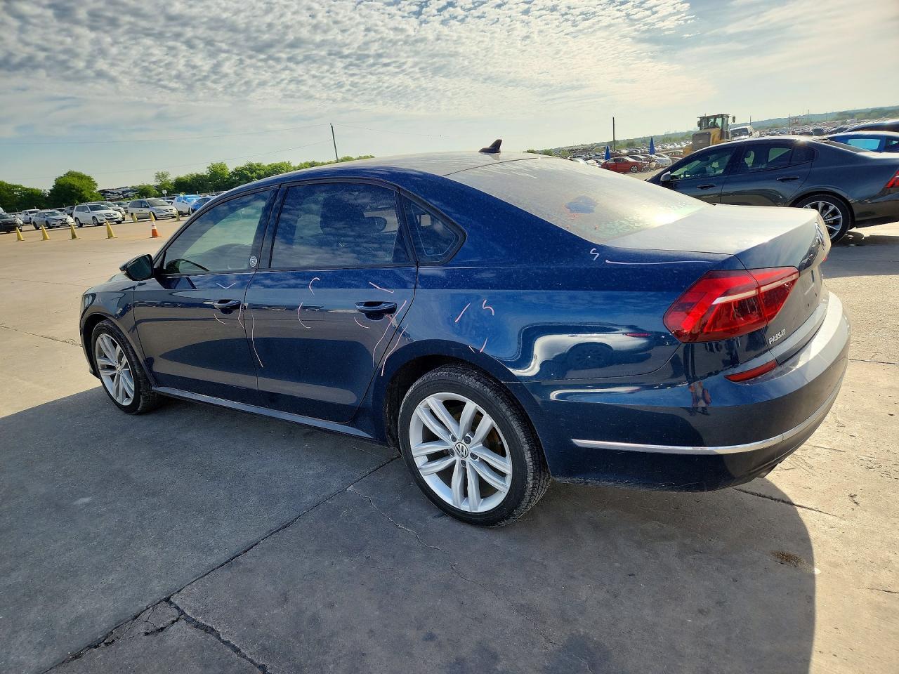 2019 Volkswagen Passat Wolfsburg - Фото 2