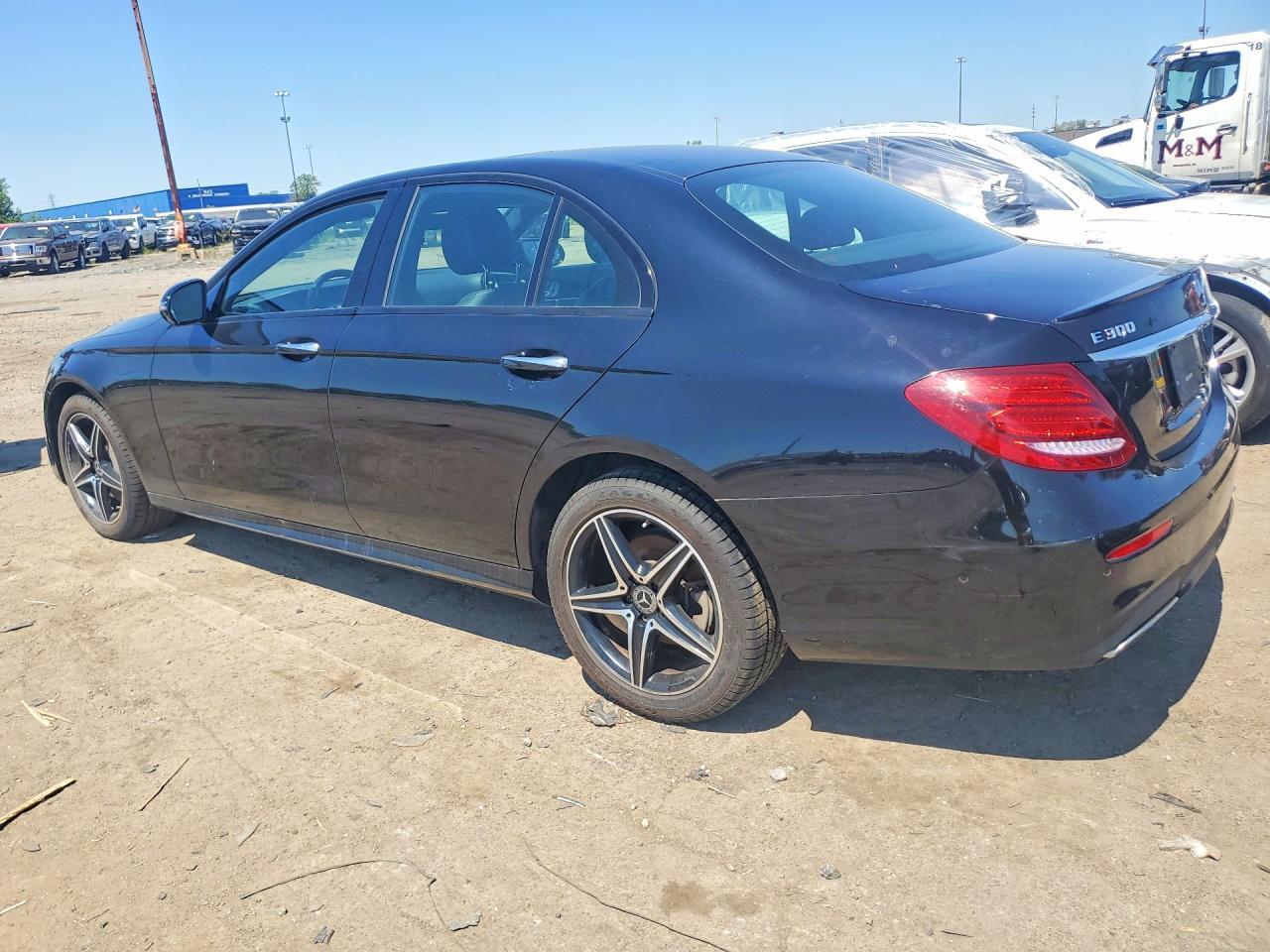 2018 Mercedes-Benz E 300 4Matic - Фото 2