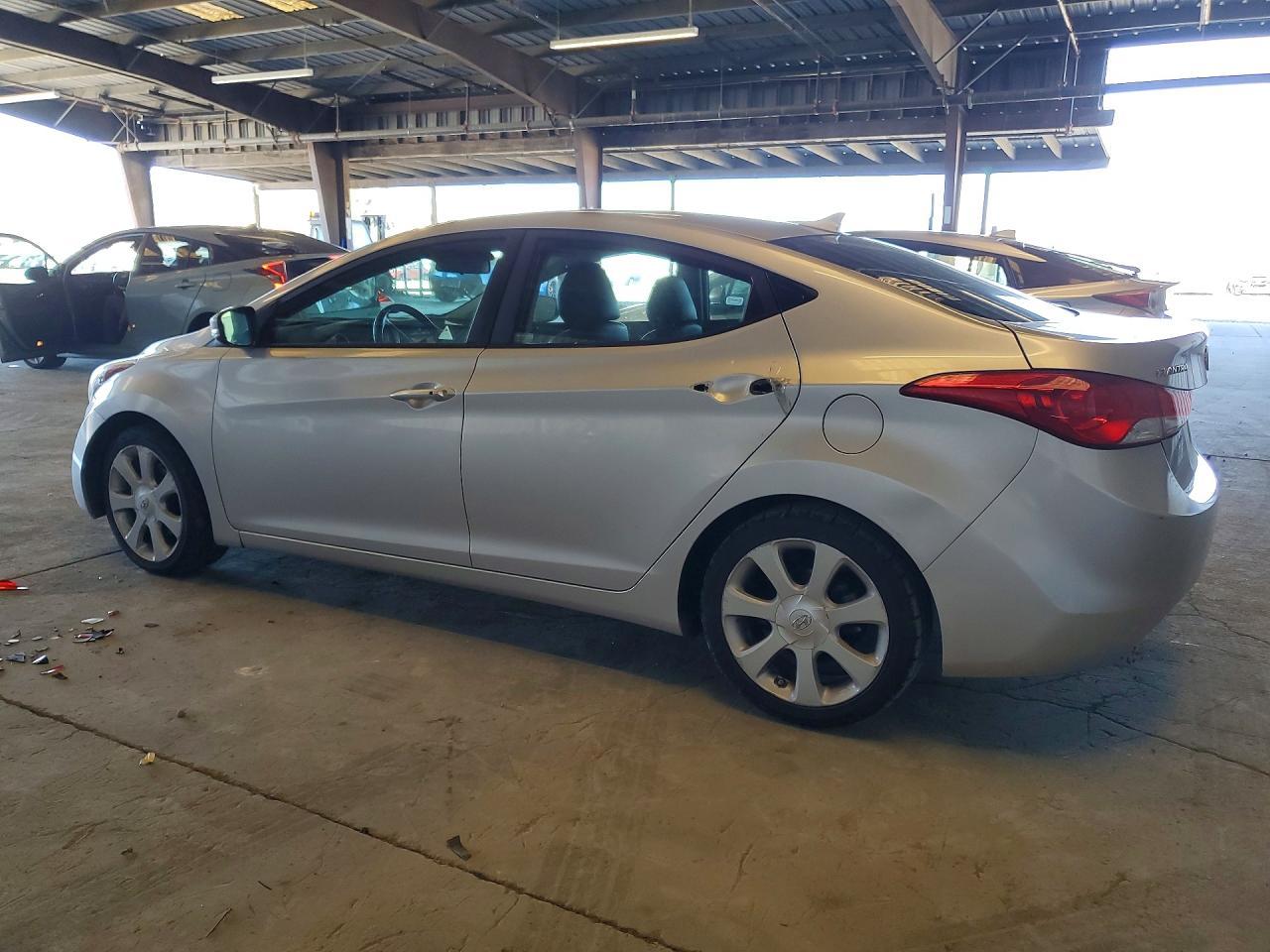 2013 Hyundai Elantra Limited - Image 2