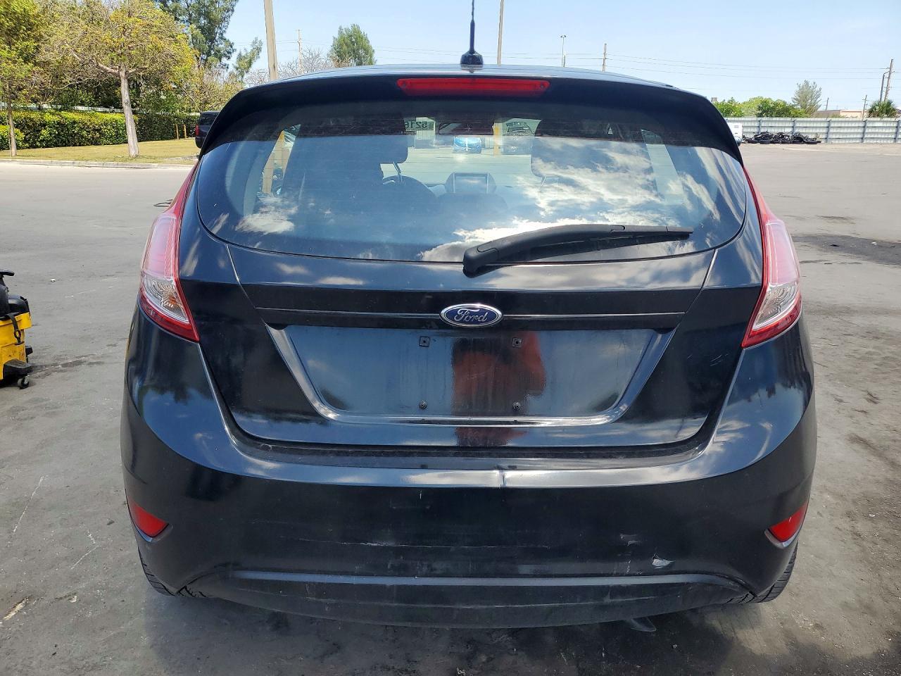 2016 Ford Fiesta Se - Фото 6