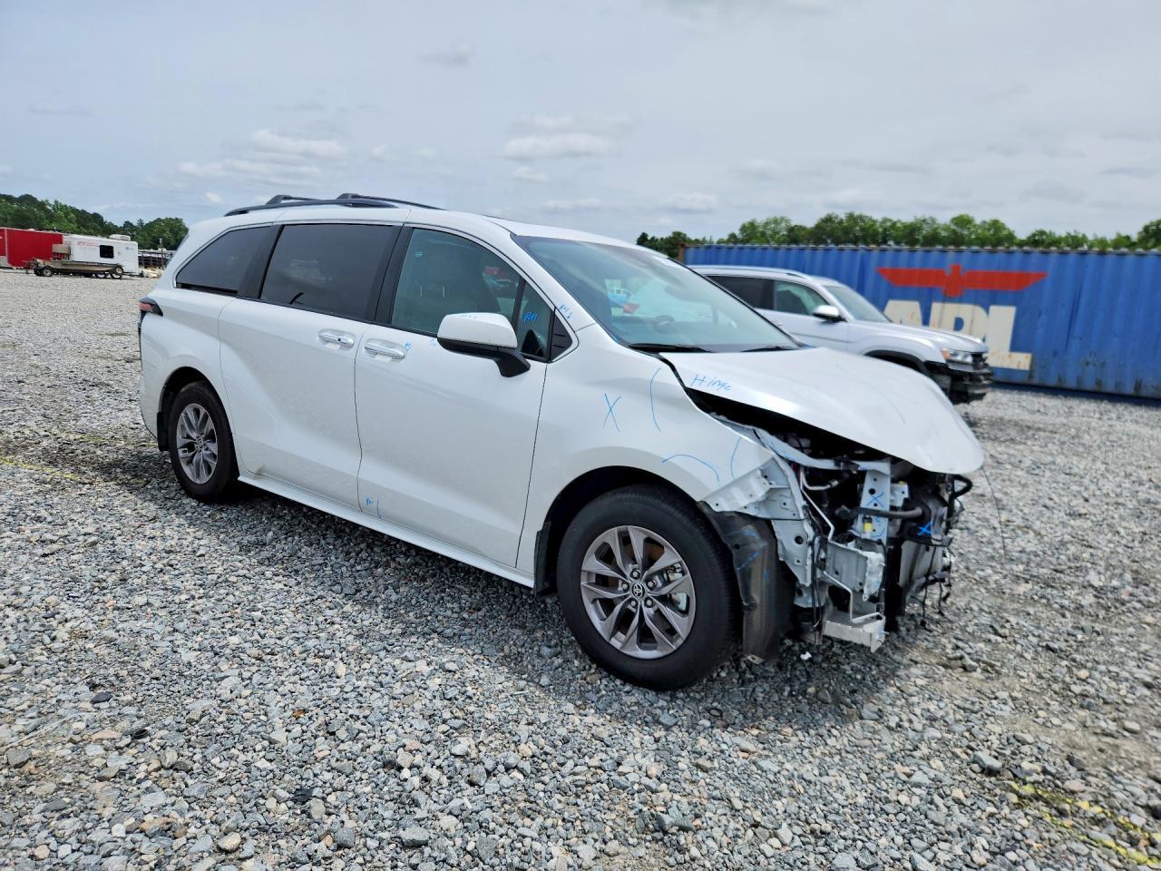 2025 Toyota Sienna Xle 8-Passenger - Фото 4