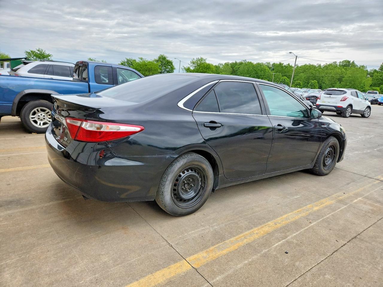 2015 Toyota Camry Hybrid Le - Image 3