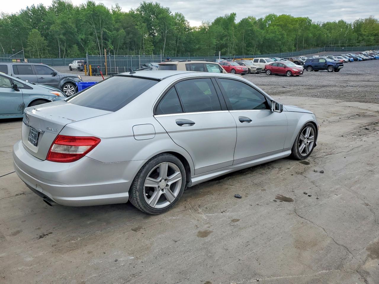 2010 Mercedes-Benz C 300 4Matic - Image 3