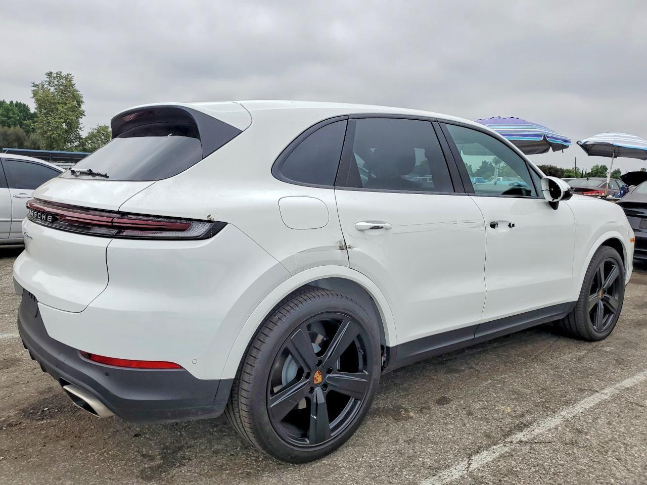 2025 Porsche Cayenne - Image 3