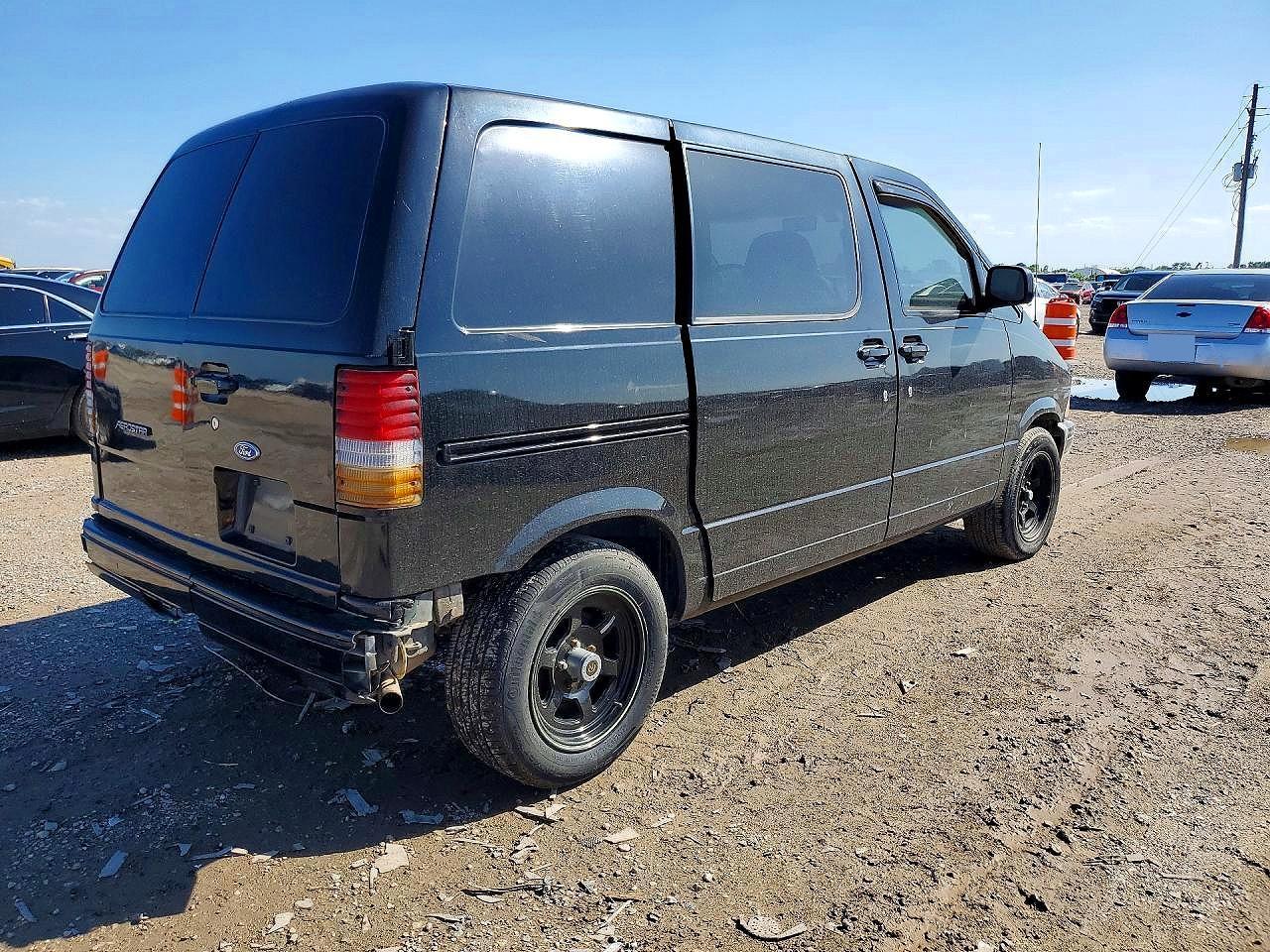 1995 Ford Aerostar - Image 3