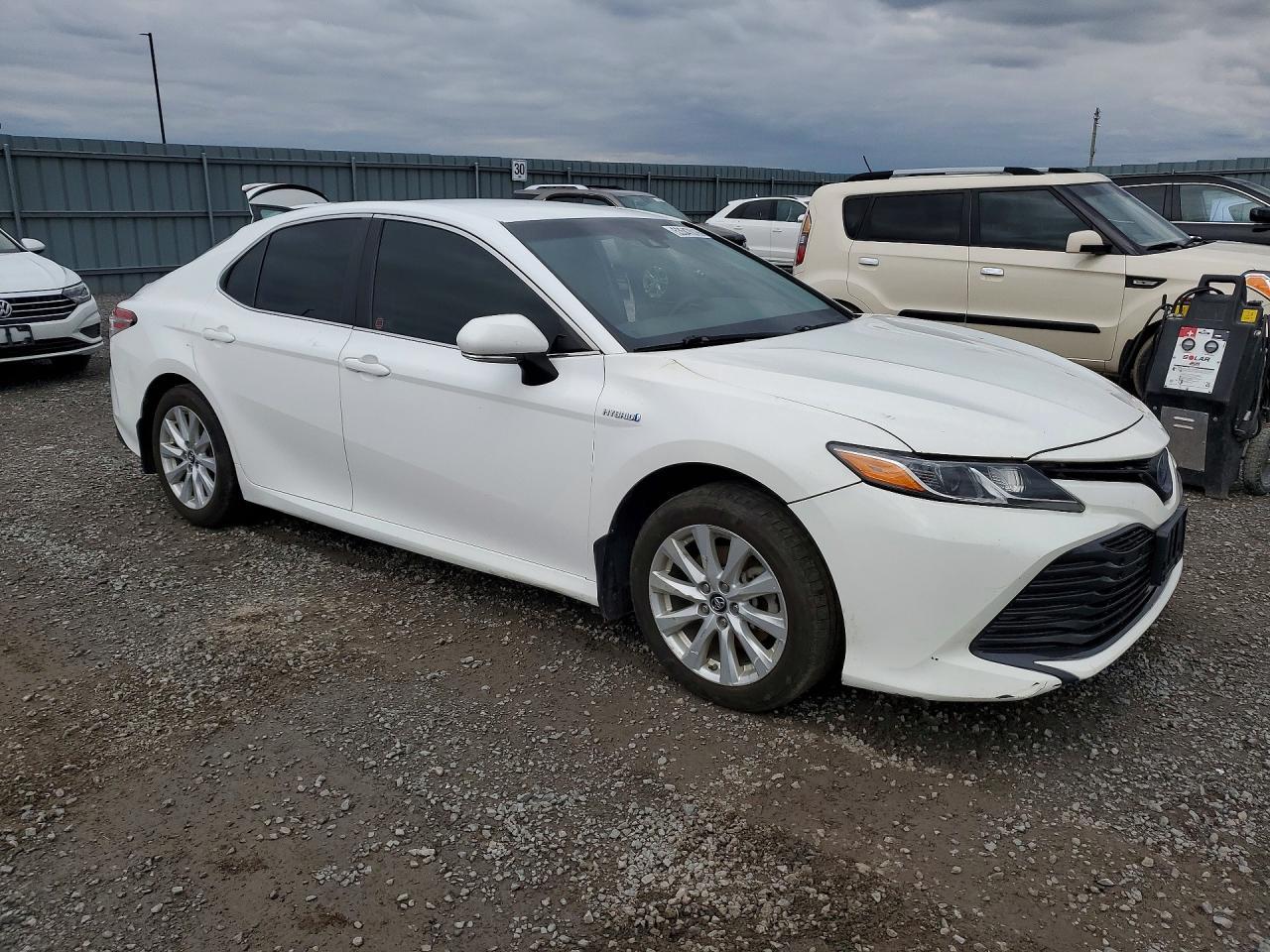 2018 Toyota Camry Le Hybrid 4Dr - Фото 4