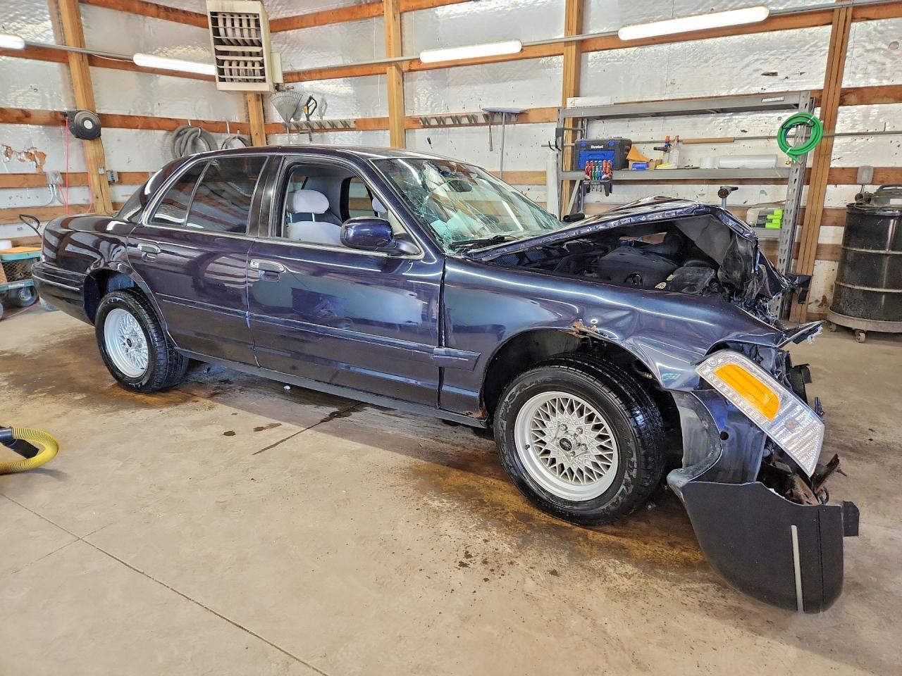 2001 Ford Crown Victoria - Image 4