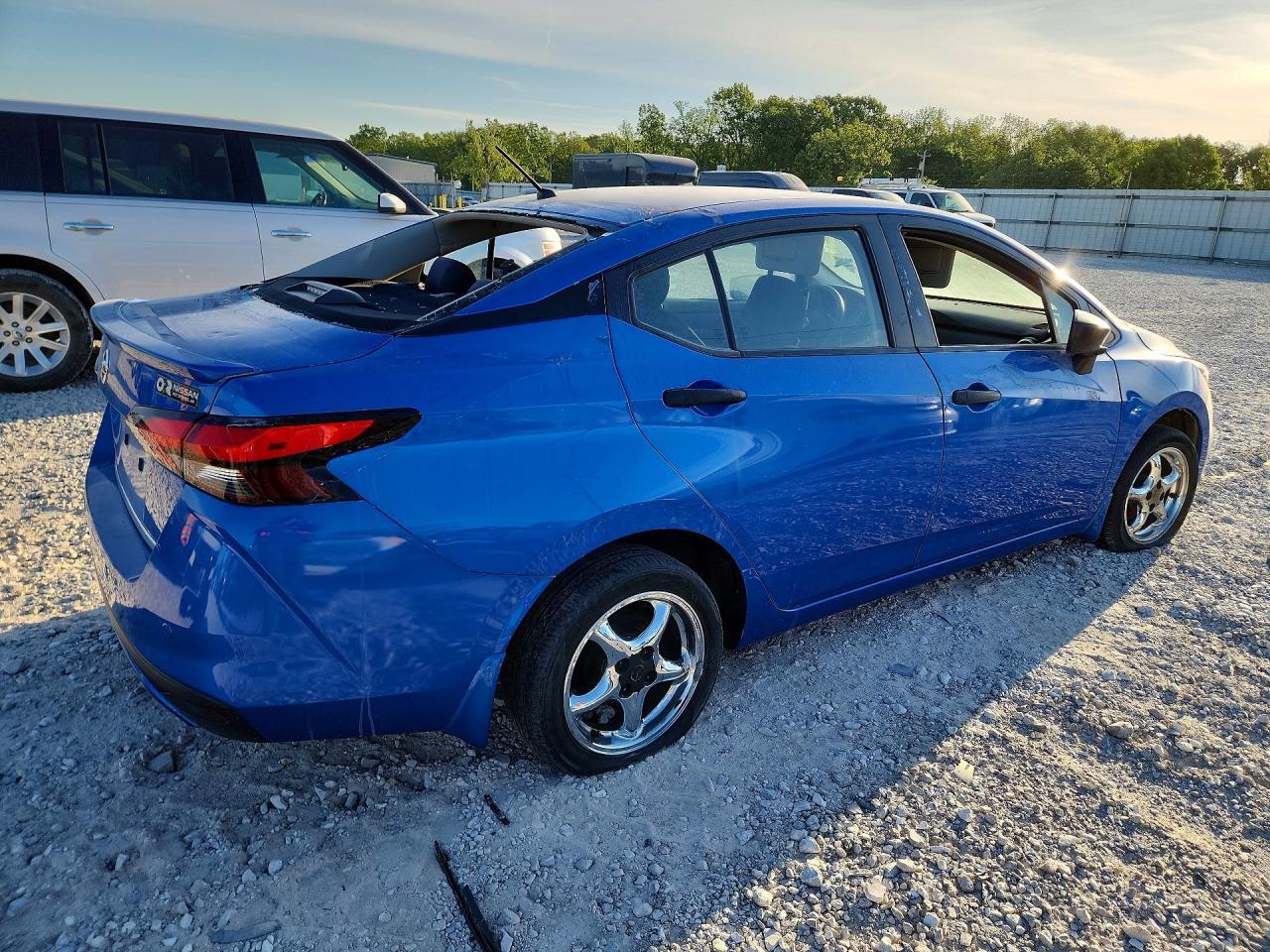 2022 Nissan Versa S - Фото 3
