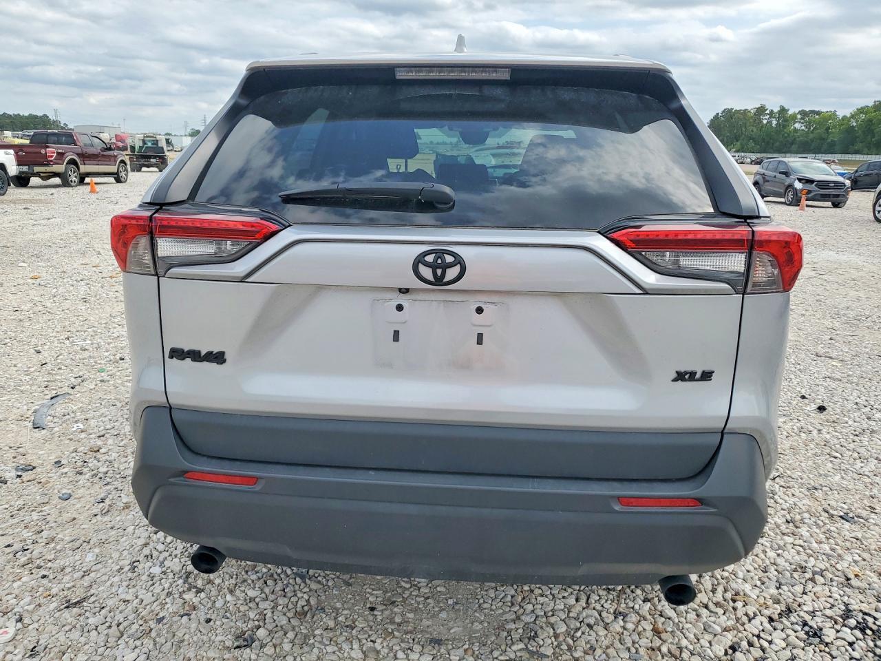 2024 Toyota Rav4 Xle - Image 6