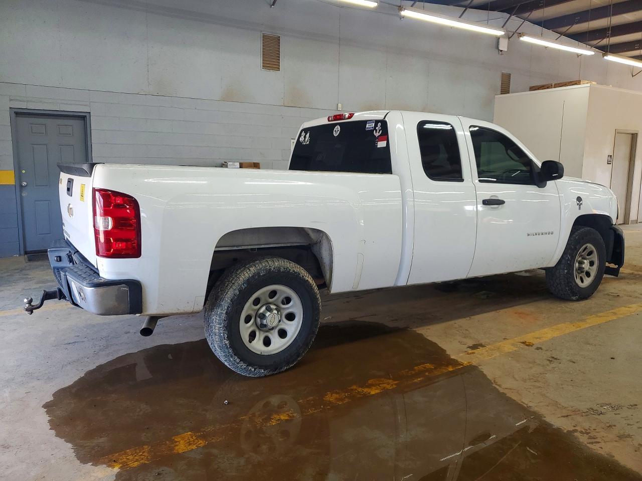 2010 Chevrolet Silverado C1500 - Image 3