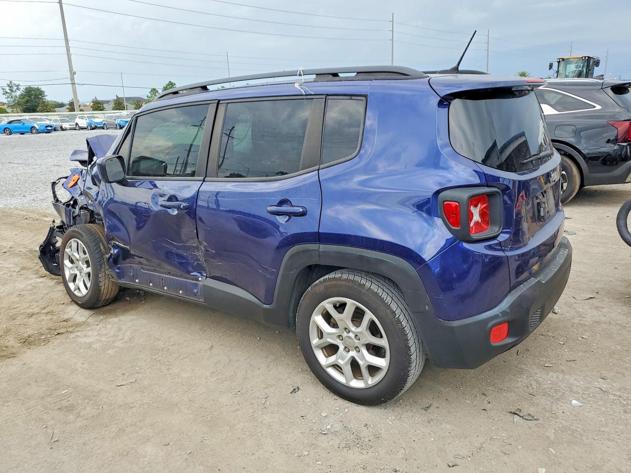 2017 Jeep Renegade Latitude - Image 2