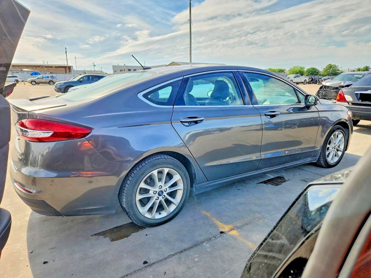 2019 Ford Fusion Titanium - Фото 3